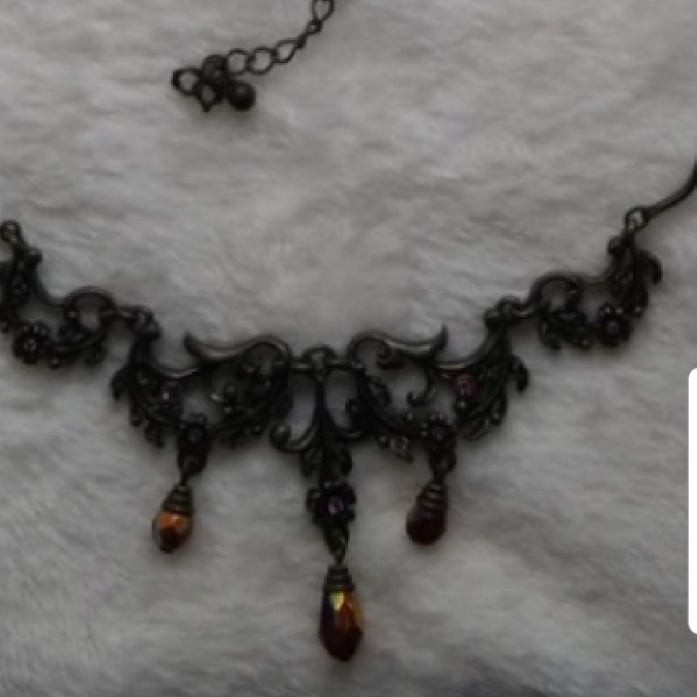 Necklaces - Picture 3 of 4